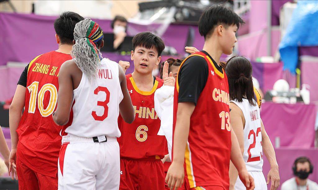 NBA：湖人险胜火箭 詹姆斯砍下38分（NBA：湖人惊险力克火箭，詹姆斯轰下38分）