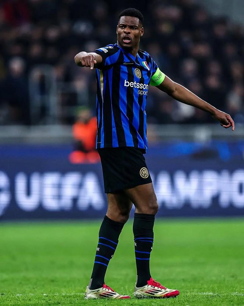 本赛季五大联赛场均积分前20：拜仁、巴萨、皇马、阿森纳前4（本季五大联赛场均积分前20：拜仁、巴萨、皇马、阿森纳包揽前四）