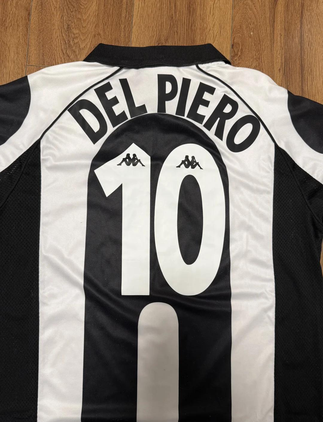 西媒：维尼修斯6场欧冠451分钟0进球，连续11场陷球荒