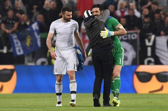 CBA杯赛中NBL球队爆冷战胜CBA队伍，引发对联赛质量与外援配置的质疑，凸显CBA需改革。