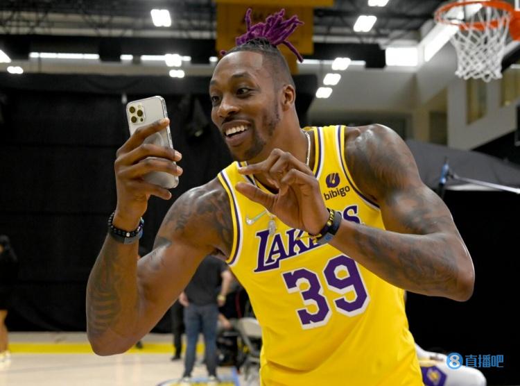 阿斯：皇马在伯纳乌45号门开设美食街区，汇聚超20家美食商户（阿斯：皇马在伯纳乌45号门打造美食街，集结20余家餐饮品牌）