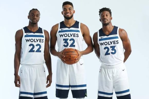 阿莫林：C罗的批评？我们应关注未来；伤病少主要是比赛少（阿莫林回应C罗批评：应聚焦未来；伤病减少主要因比赛更少）