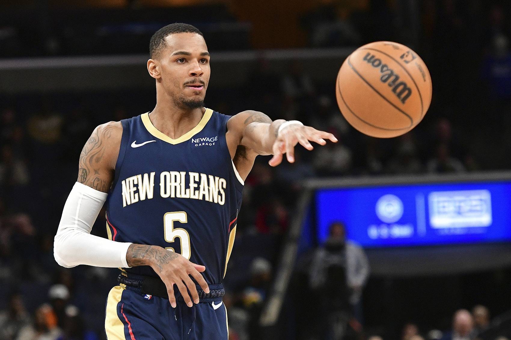 二字紧紧相 二字紧紧相